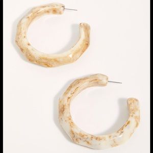 Free people | resin earring NWT cream and tan